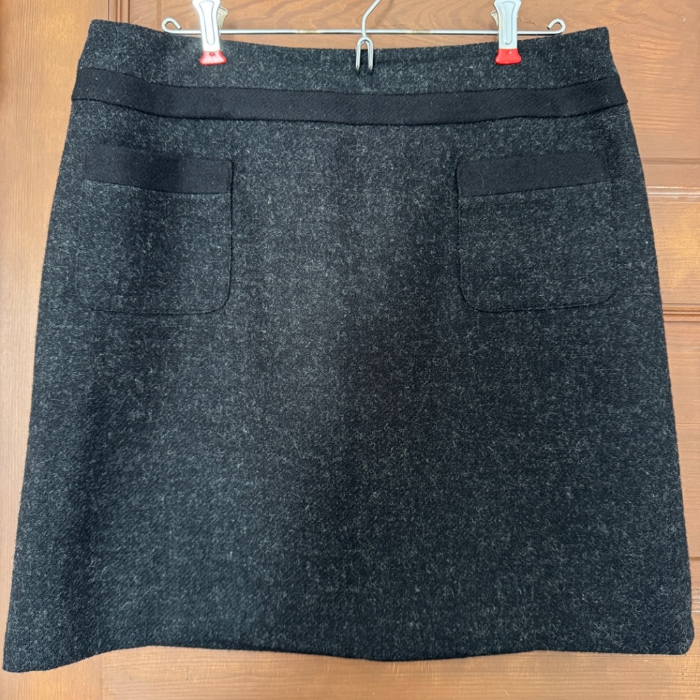 Boden charcoal grey wool skirt with black trim, EUC, size 10